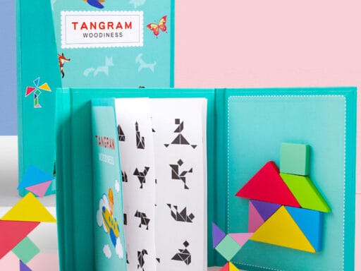 Farbenfrohes magnetisches Tangram-Puzzlebuch auf Englisch zur Förderung des spielerischen Lernens von Sprache und Logik bei Kindern.