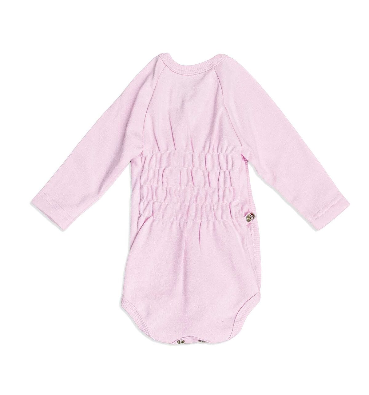 Eleganter rosa Baby-Wickelbody in Langarm-Design, mit einem flexiblen Gummieinsatz am Rücken, der sich der Form deines Babys anpasst, für zusätzlichen Komfort und Bewegungsfreiheit.