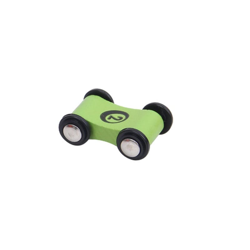 Grünes Mini-Auto aus Holz, ideal für Kinderhände. Ein ökologisches und langlebiges Holzspielzeug, das Spaß und Lernmöglichkeiten für Kinder bietet und gleichzeitig die Umwelt schont.