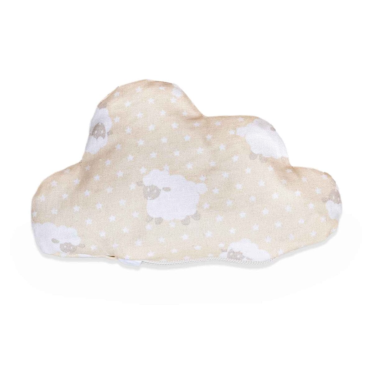 Sanftes Wärmekissen in Wolkenform mit entzückendem Schafsmuster auf einem Bio-Baumwollbezug, gefüllt mit natürlichen Dinkelspelz und Heilkräutern für Babys Wohlbefinden.