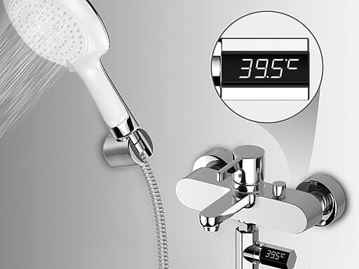 Hochwertiges Badethermometer mit LED-Display, das die präzise Wassertemperatur von 39.5°C anzeigt, sicher und einfach in der Anwendung für das tägliche Babybad, mit elegantem Design, das in jede moderne Badezimmerausstattung passt.
