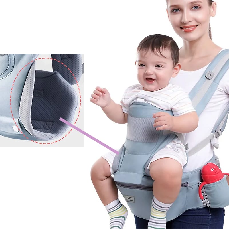 Lachendes Baby sicher in einer ergonomischen Babytrage mit gepolstertem Sitz und atmungsaktivem Material für Kinder von 0 bis 48 Monaten.