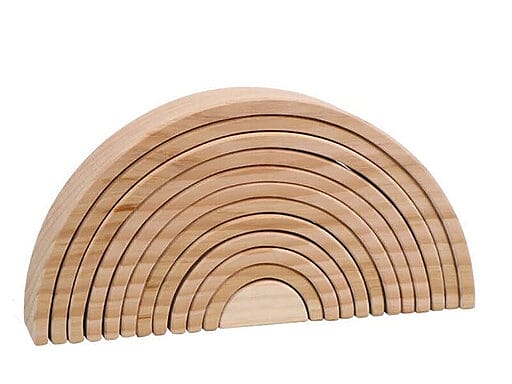 Natürlicher Holz Regenbogen von Montessori, halbkreisförmige Bauelemente gestapelt in absteigender Größe, um das logische Denken und die Feinmotorik zu fördern.